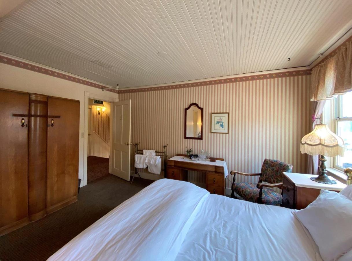 Orcas Hotel Exterior photo