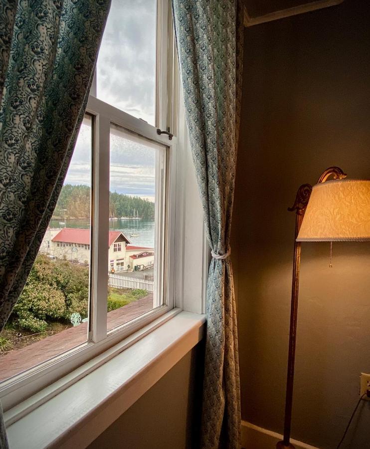 Orcas Hotel Exterior photo